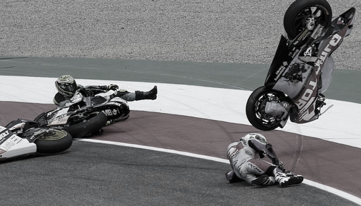 11 състезатели пострадаха в верижен сблъсък на първия завой в