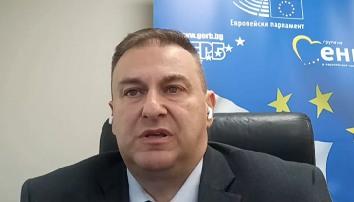 Спорът за еврото продължава - политици настояват за референдум, експерти