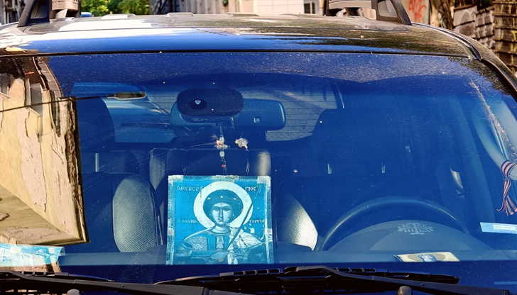 Докато България води по смъртност на пътя в ЕС, институциите