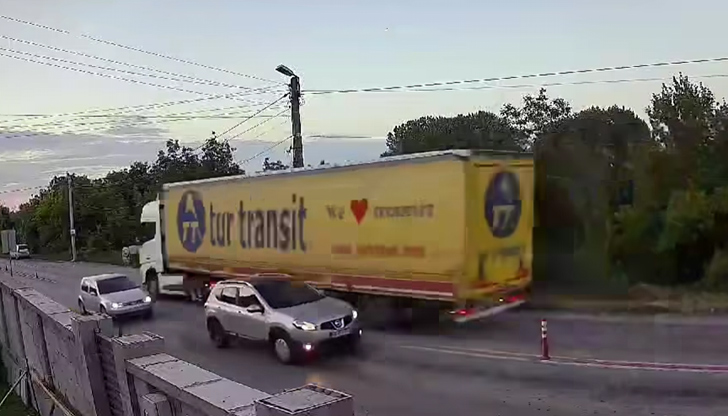 Румънски и турски ТИР-ове преминават като на състезание през населените