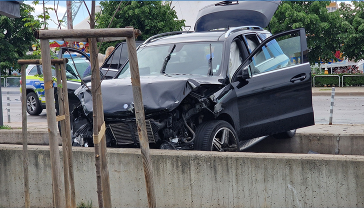 Тежкият инцидент с 6 автомобила затвори временно бул. СкобелевТрима души
