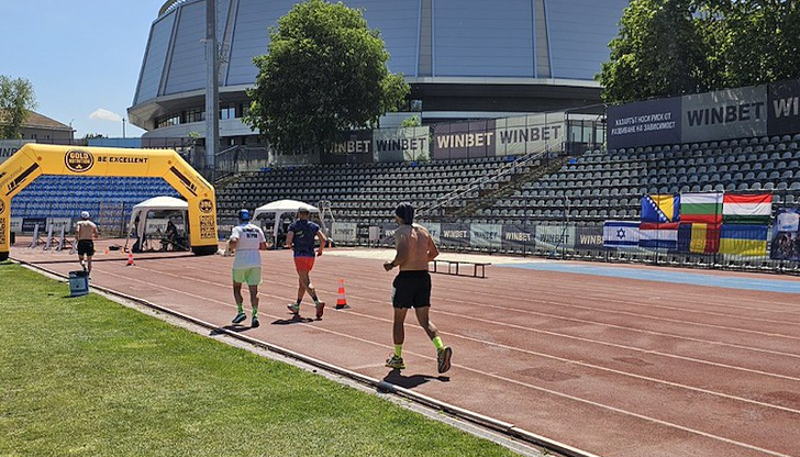 Атлетът пробяга над 255 километра за денонощие на Градския стадион