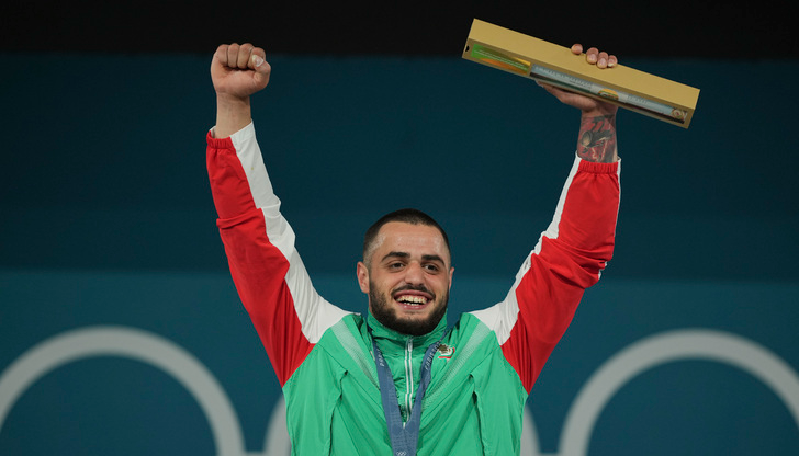 Олимпийският шампион по вдигане на тежести вече се готви за