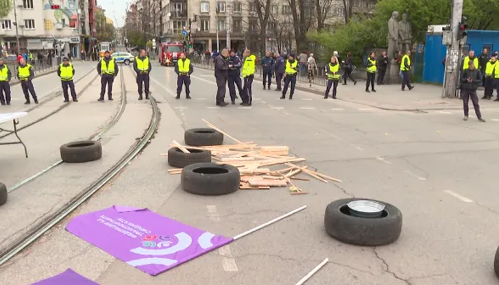 Протестът започва в 4:00 часа сутринта на входовете на гаражите