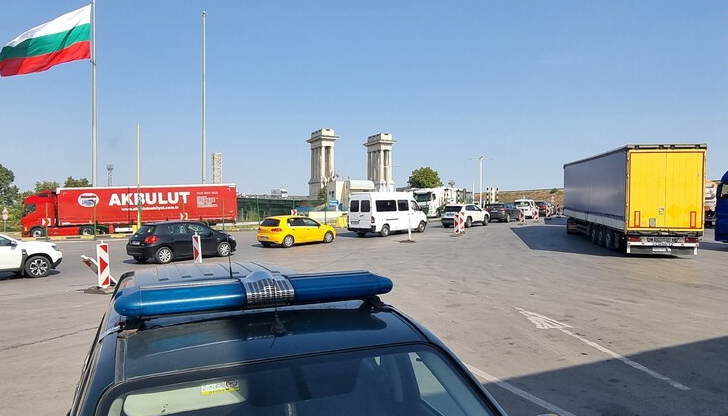 Защо едната посока чака 5 минути, а другата – почти