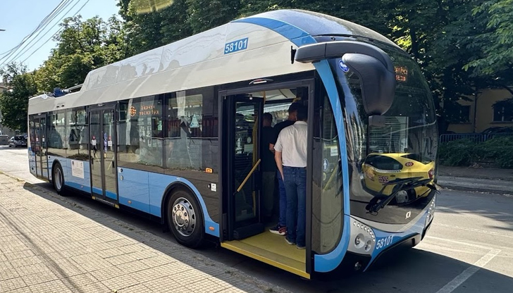 Община - Русе търси трима експерти с висше образование и