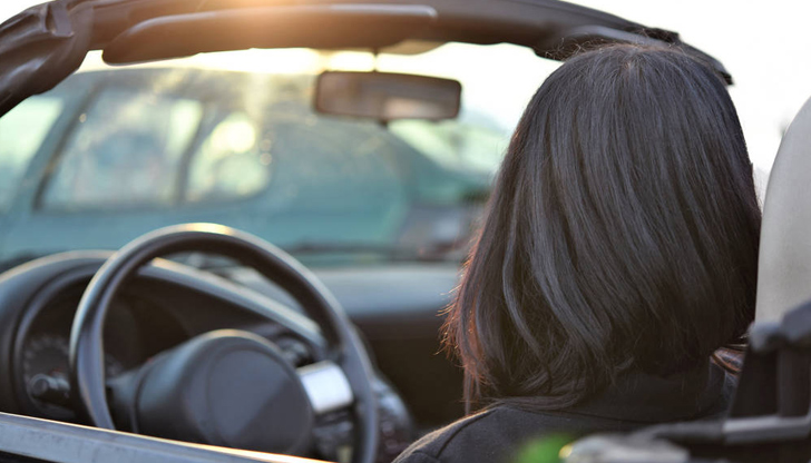 Пострадалата е транспортирана до болница в Сандански, няма опасност за