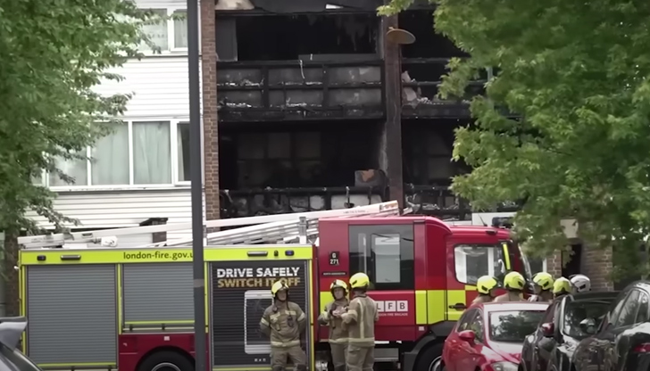 Жена на 43 години, момиче на 15 и две момчета