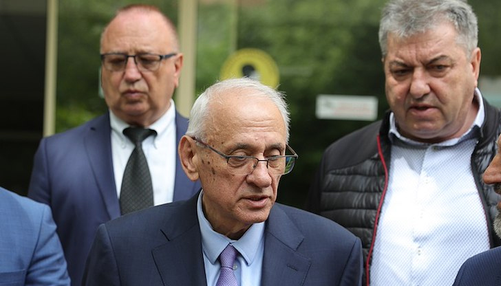 Силви Кирилов обеща мерки за справяне с недостига на кадри