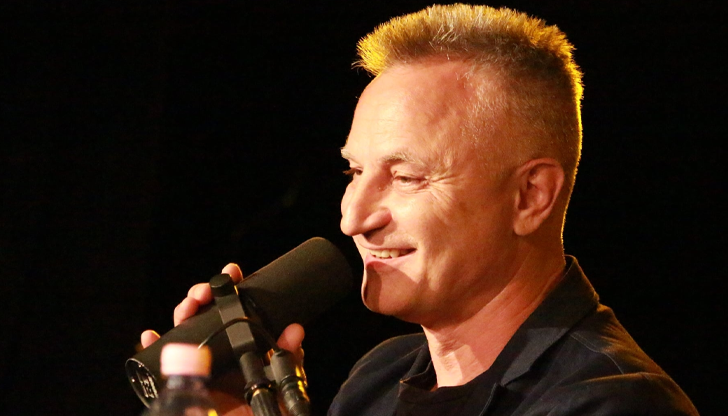 Известният писател посочва възрастова неадекватност на програмата и идеологически уклон