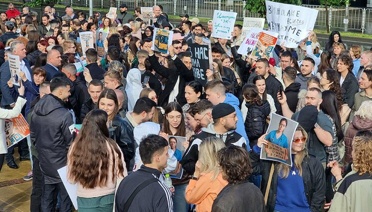 Искат заплата от 3500 лева за специализантите и 150% увеличение