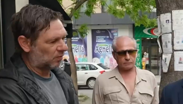 Сцената на агресия е заснета от охранителни камери на търговски