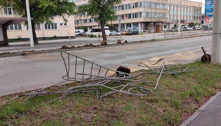 Инцидентът е станал край спирката до бившия завод Петър КараминчевТежка