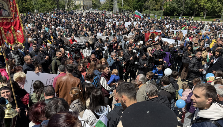 Патриарх Данил отслужи молебен, организаторите говорят за край на 80-годишния