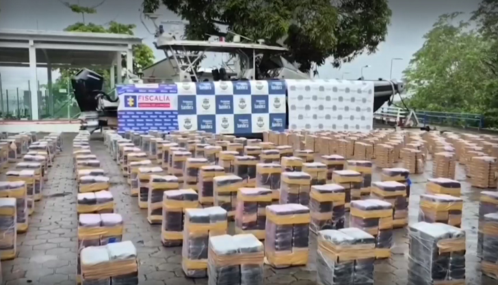 Част от наркотиците е била заровенаКолумбийският флот конфискува над шест