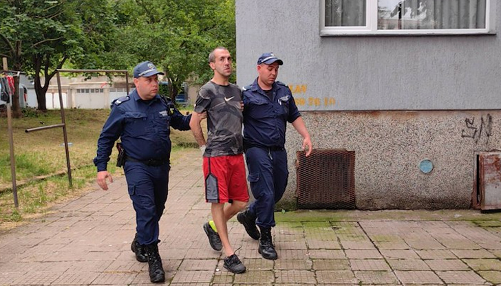 Агресивният мъж е известен на съседите с проблемното си поведениеДраматични