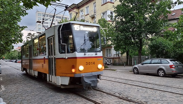 Метрото продължава да работи с допълнителни влакове въпреки възстановеното движение