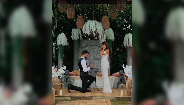 Писателката прие предложението за брак от 39-годишния предприемачЛюбовната приказка между