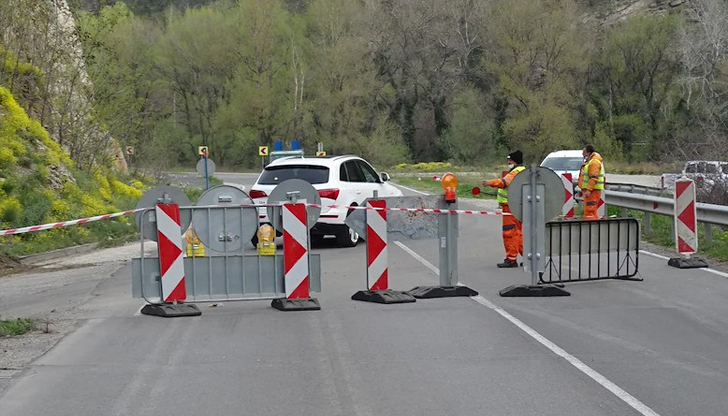 Движението ще е спряно от 9:00 до 15:00 часаПроходът Петрохан