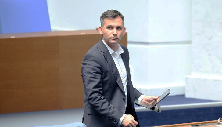 Народният представител от Русе предлага да се въведе възрастова граница