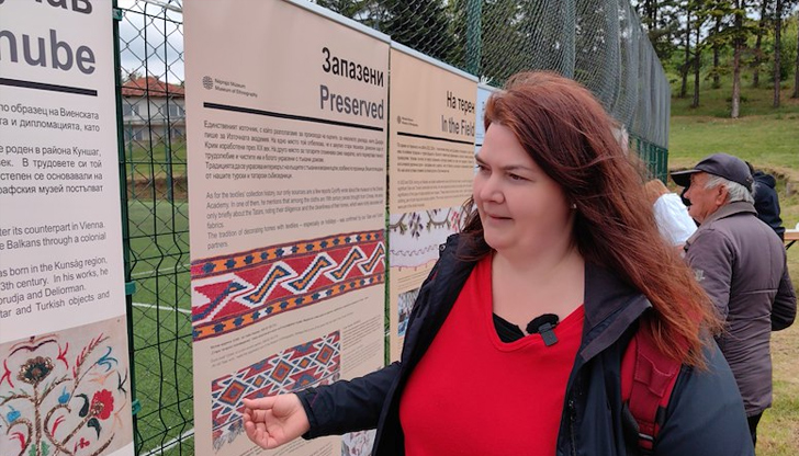 Експозицията включва постери с експонати, които се пазят отпреди век