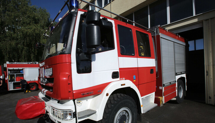 Екипите на пожарната са реагирали на 121 сигнала Двама души