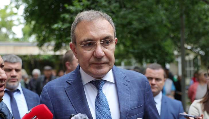 Категорично съм против вдигане на възрастта за пенсиониране, заяви социалният