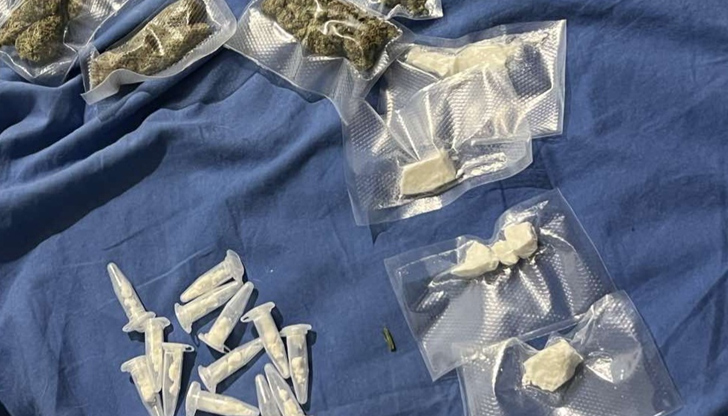 Униформените иззеха над 100 грама марихуана, кокаин и амфетамини за