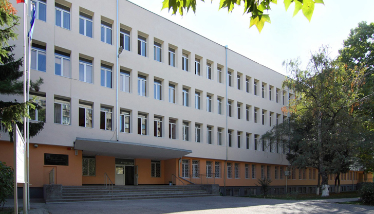 Празничното събитие по изпращането на дванадесетокласниците отпаднаСУЕЕ Св. Константин-Кирил Философ