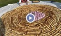 Рекордна километрова баница с рози приготвиха в Казанлък