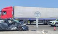 ТИР и кола се сблъскаха край Ямбол, три жени са в болница