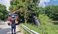 Автомобил се обърна по таван и падна на брега на смолянско езеро