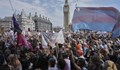 Стотици трансджендъри блокираха британския парламент заради "забраната за тоалетните"