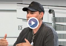 Певецът разкри ужасяващи детайли за търсенето на грижи за възрастна