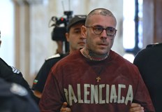 Осъденият за смъртта на две жени иска обезщетение за неимуществени