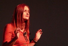 Иглика Пеева участва със стихотворението Незрими мостове в международен форумРусенската