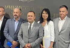 Средствата ще се използват за реконструкция на улици тротоари и