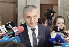 Кирил Добрев Не сме узрели за тротинеткиЗам председателят на парламентарната група