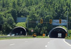 Пренасочват камиони по обходни маршрути в района на тунелите Топли