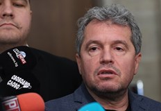 Лидерът на ИТН остро критикува ПП за плановете им да