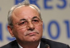 Основателят на движението обвинява своя бивш съюзник в превземане на