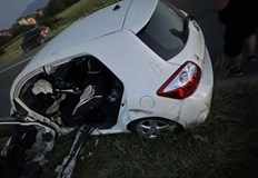 Ударът е между товарен и лек автомобилТежка катастрофа между товарен