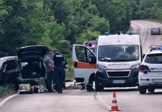 Двигателят на една от колите излетя на десет метра след