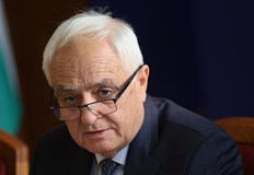 Атанас Запрянов Решение за участие на български войски извън територията