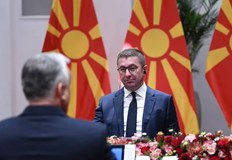 Премиерът на Северна Македония обвинява български евродепутат че иска да