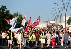 Демонстрации в над 30 града блокираха ключови мостове в БелградХиляди