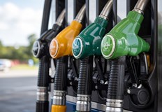 Анализатори прогнозират рискова премия от 25 30 долара при ескалация на