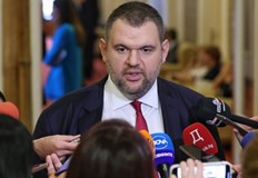 Лидерът на ДПС Ново начало призова за незабавно сваляне