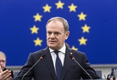 Полският премиер се опитва да укрепи коалицията си преди сблъсъка