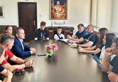 Шампиони в бойните спортове предлагат училищни срещи за превенция на